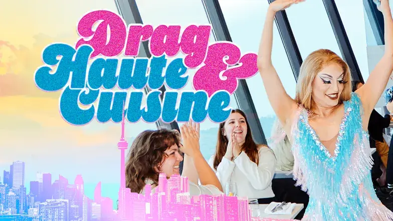 À gauche de l'image, on voit la ligne d'horizon arc-en-ciel de Toronto, y compris la Tour CN, avec le titre Drag &amp; Haute Cuisine. À droite, on voit une drag queen performant avec deux personnes assises au restaurant 360 qui regardent le spectacle.