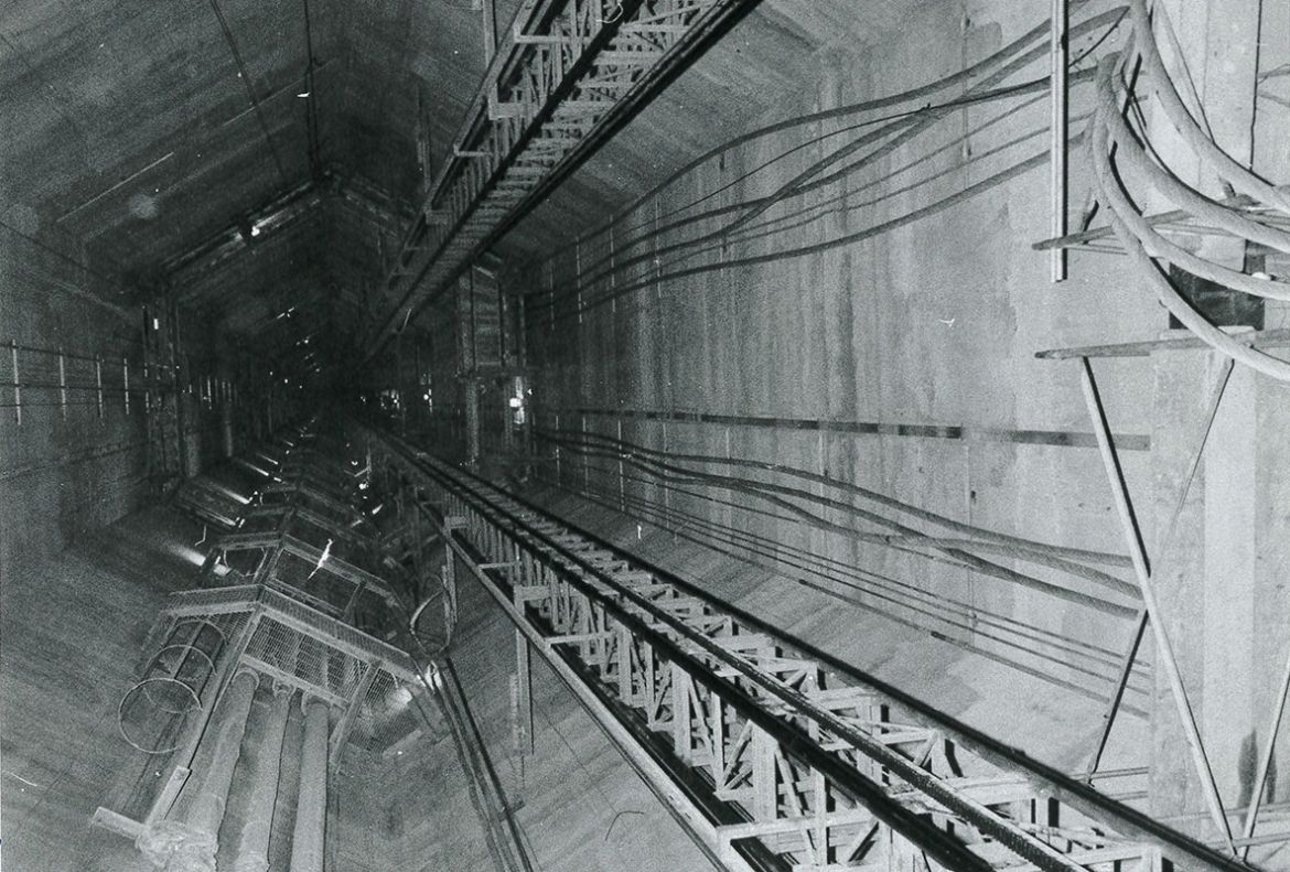 Une vue de l’intérieur de la colonne de la Tour CN en mai 1975.