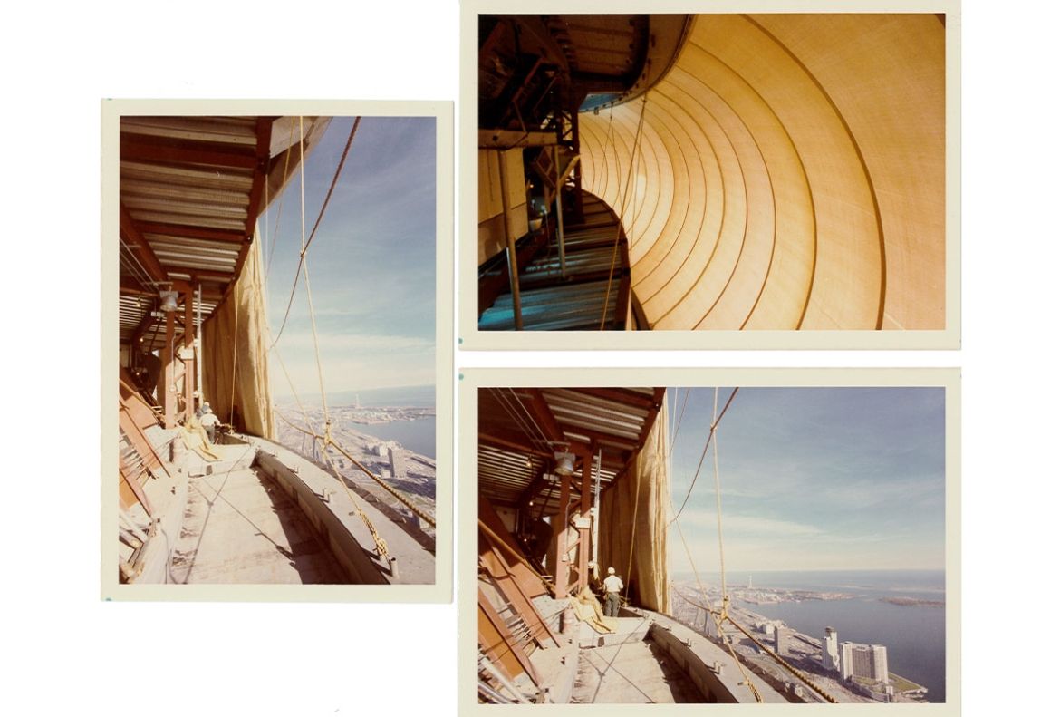 Trois images des équipes de construction travaillant sur l’intérieur du Radôme de la tour en septembre 1975.